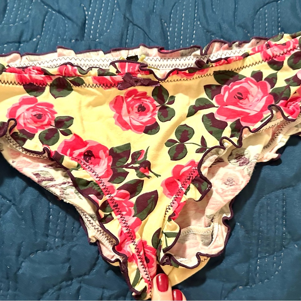 NWT COTTON RUFFLE BIKINI UNDIES